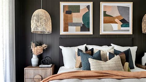 How High to Hang Art Above Bed Without Headboard: A Detailed Exploration