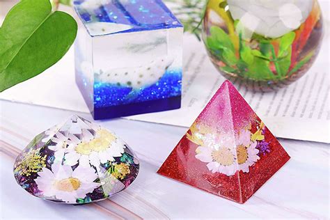 How to Make Resin Art with Molds: A Guide to Creative Expressions Through Molding and Casting